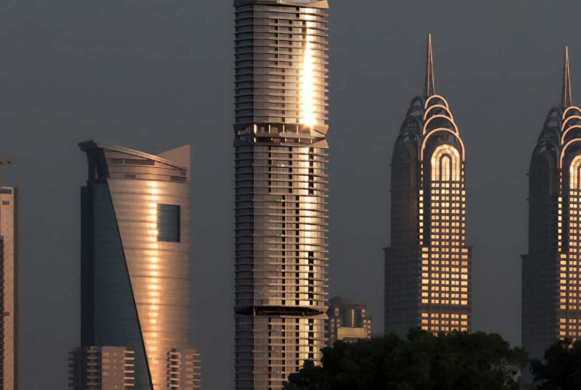 Iconic Tower Luxury Apartments & Penthouses in Dubai (1)